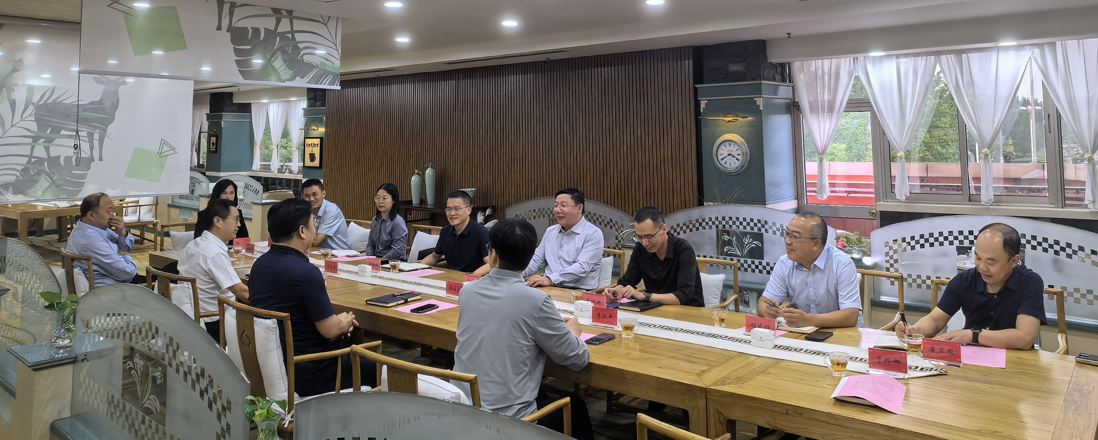 财信集团赴开发区管委会交流座谈